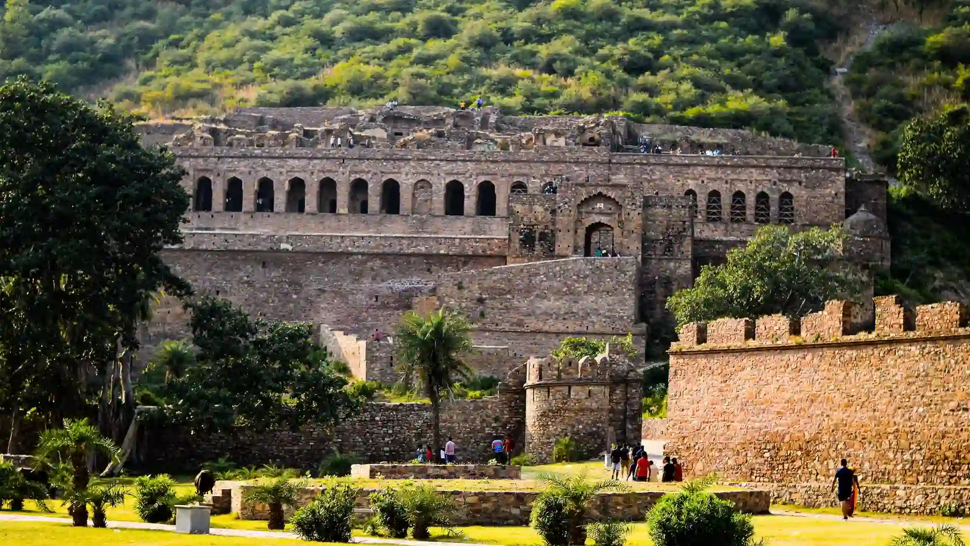 Bhangarh Fort Tour Hire