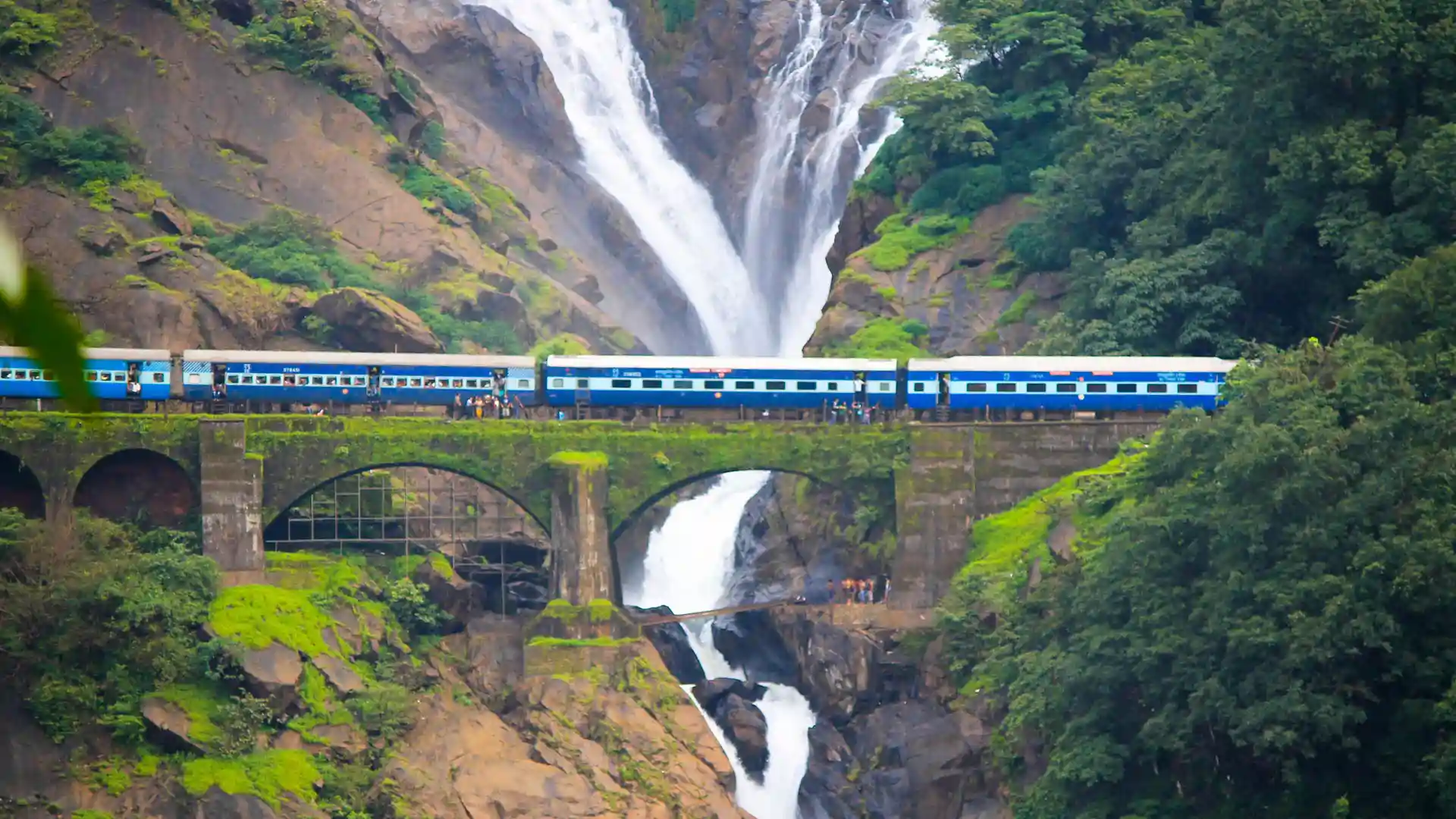 Doodhsagar Lake Tour Hire