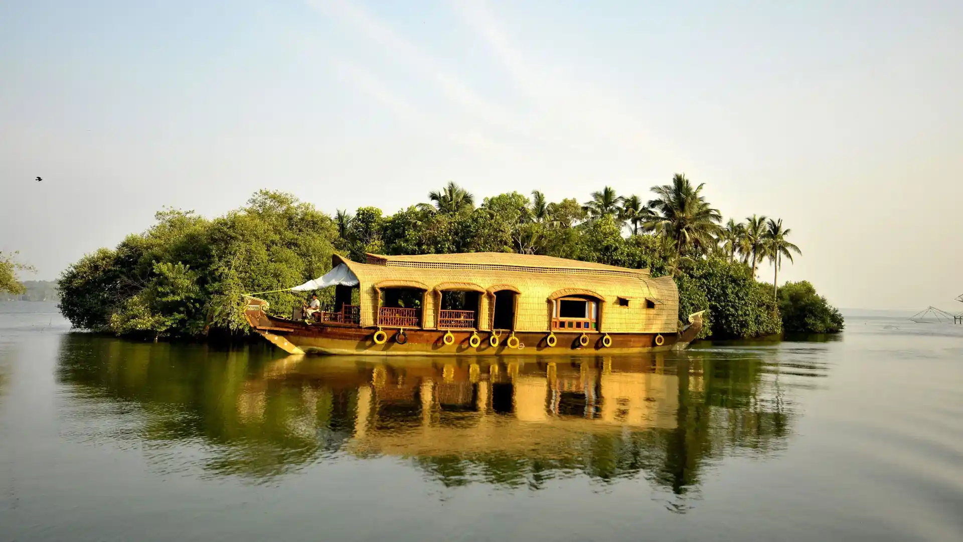 Houseboat Tour Hire